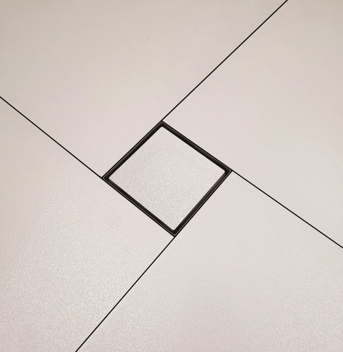 Душевой трап BERGES напольный ZENTRUM Keramik 150х150 под плитку, без обрамления, выпуск D50 H65, арт.093366