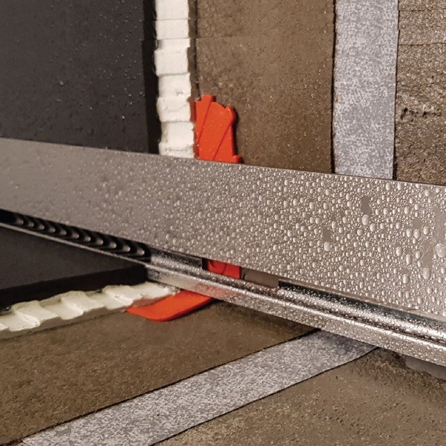 Душевой лоток BERGES WALL 600 пристенный, матовый хром, S-сифон D50/105 H50, арт.090056