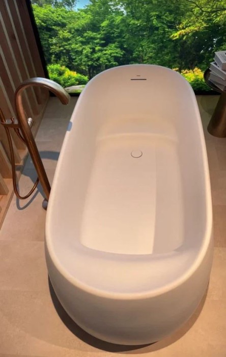 Ванна из искусственного камня TOTO Flotation PJY1744 170х83см отдельностоящая, с ручками, цвет белый