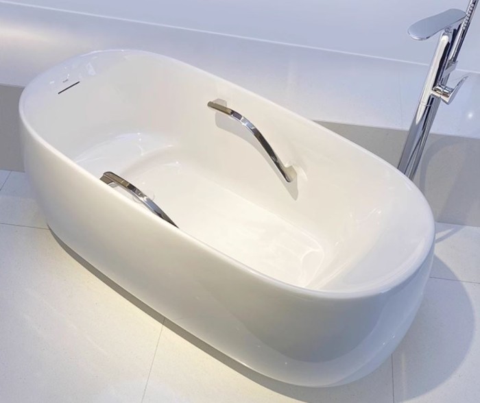 Ванна из искусственного камня TOTO Flotation PJY1744 170х83см отдельностоящая, с ручками, цвет белый