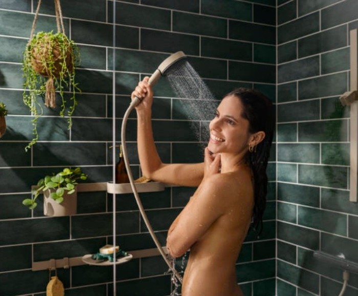 Держатель ручного душа Planet Edition с креплением на штангу и регулировкой высоты WallStoris Hansgrohe, песок арт. 28918210